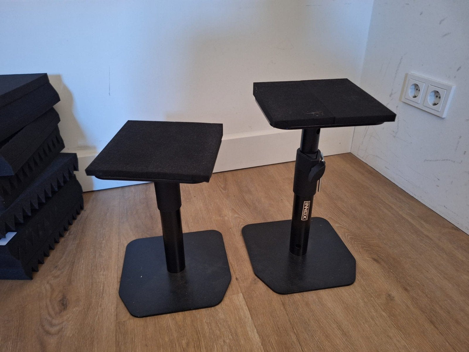 Te Koop standaard voor twee kleine boxen, Muziek en Instrumenten, Standaards, Ophalen, Zo goed als nieuw, Speaker