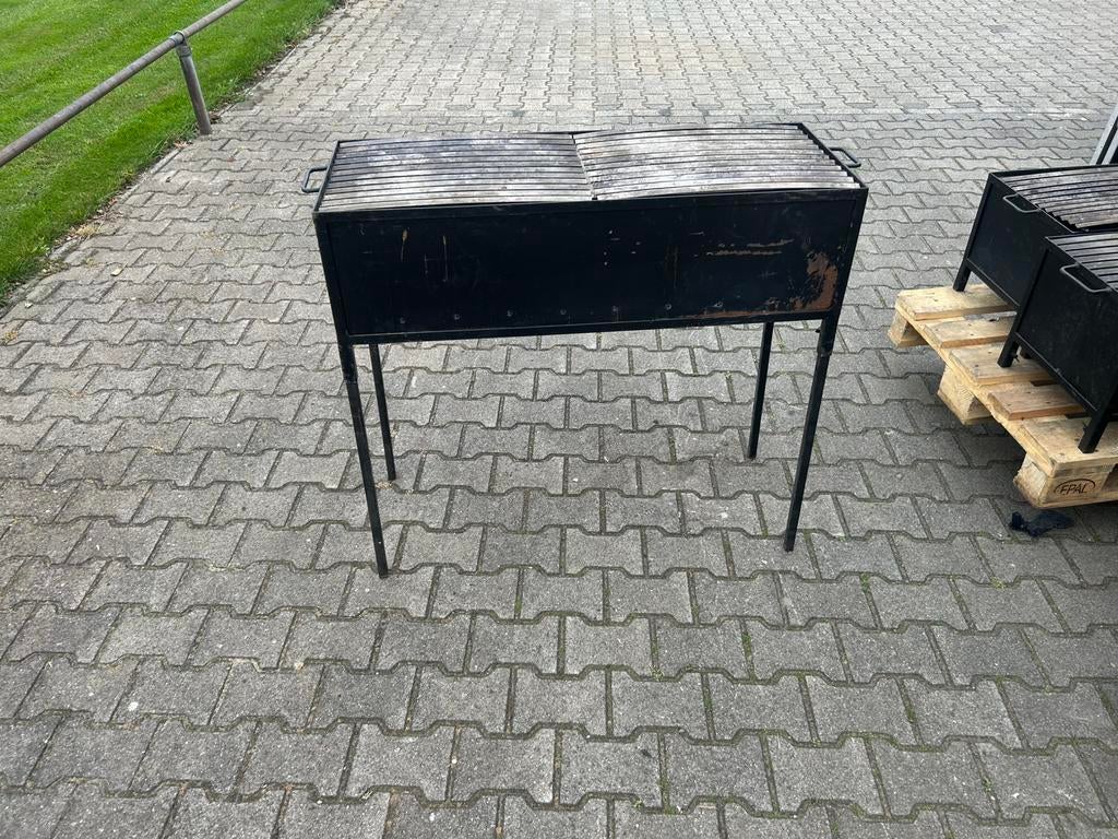 Houtskool barbecue buffet catering verhuur, Ophalen, Zo goed als nieuw
