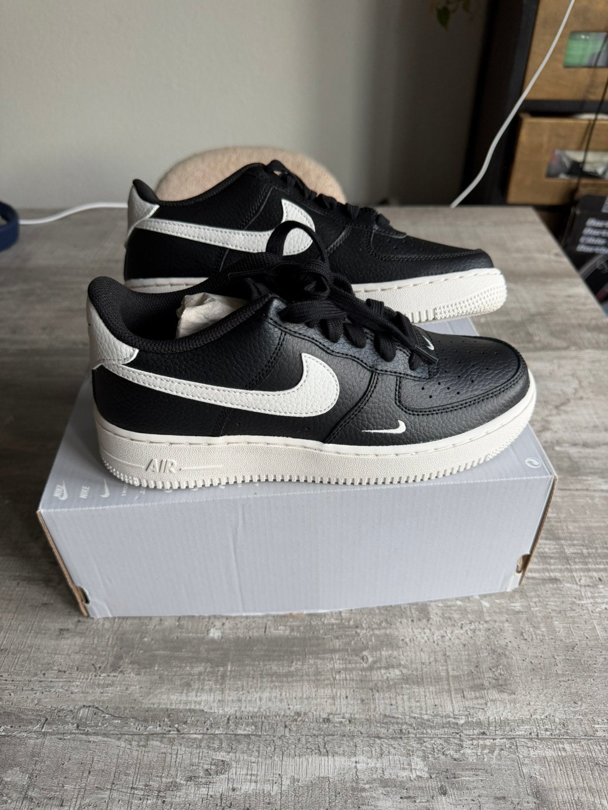 Te koop nieuw paar nike airforce one in maat 38,5 (38.5), Kleding | Dames, Schoenen, Zwart, Nieuw, Ophalen of Verzenden, Sneakers of Gympen