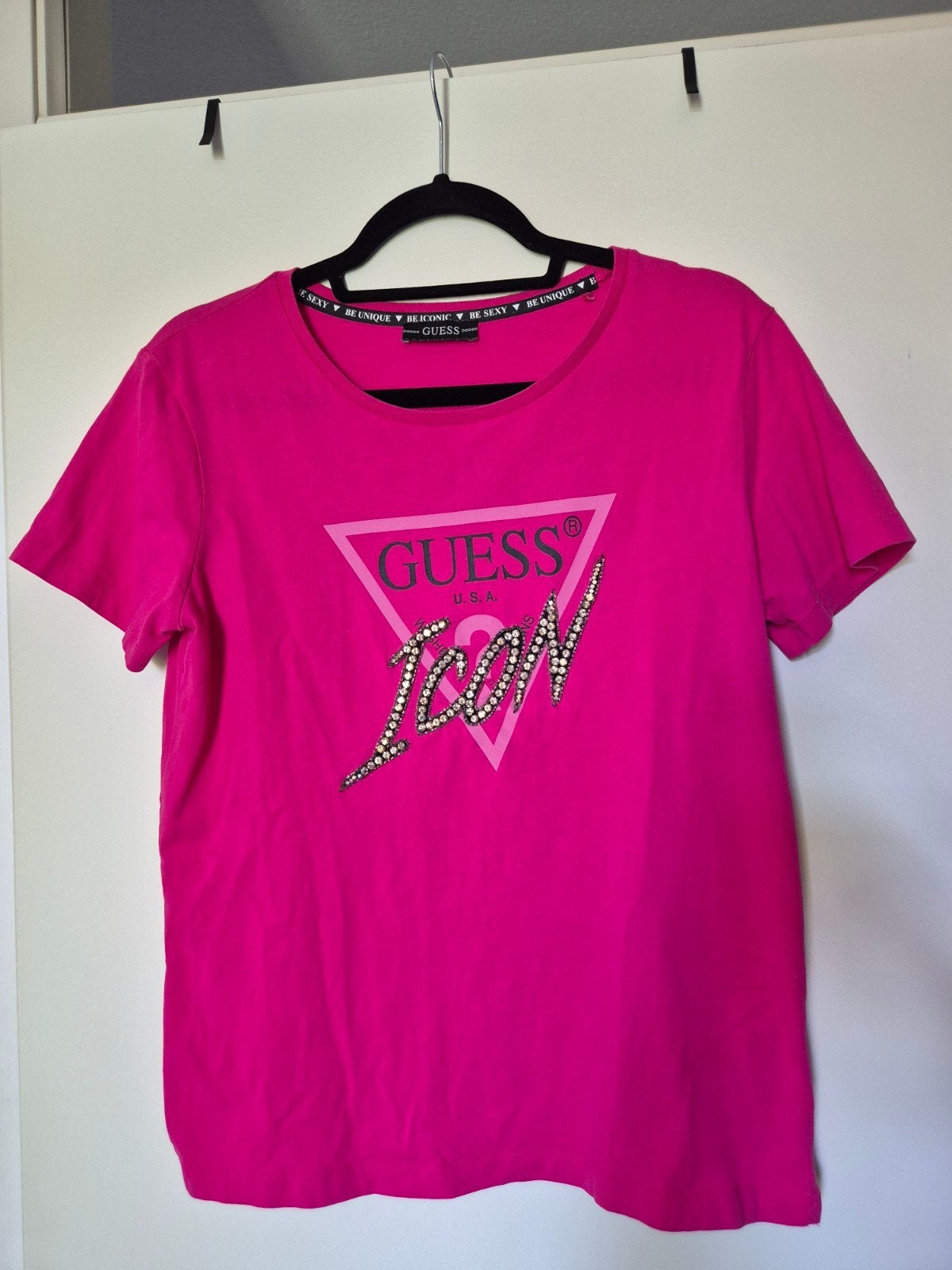 Guess T shirt roze, Maat 38/40 (M), Guess, Verzenden, Zo goed als nieuw