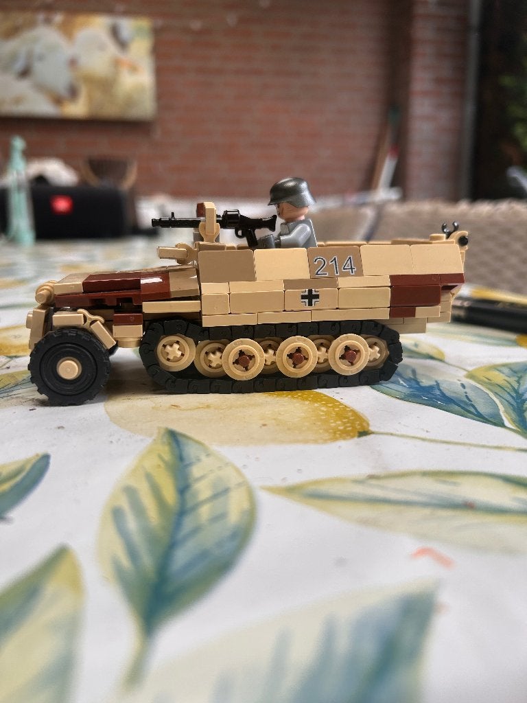 Lego ww2 sdkfz 251 + minifig, Ophalen of Verzenden, Zo goed als nieuw