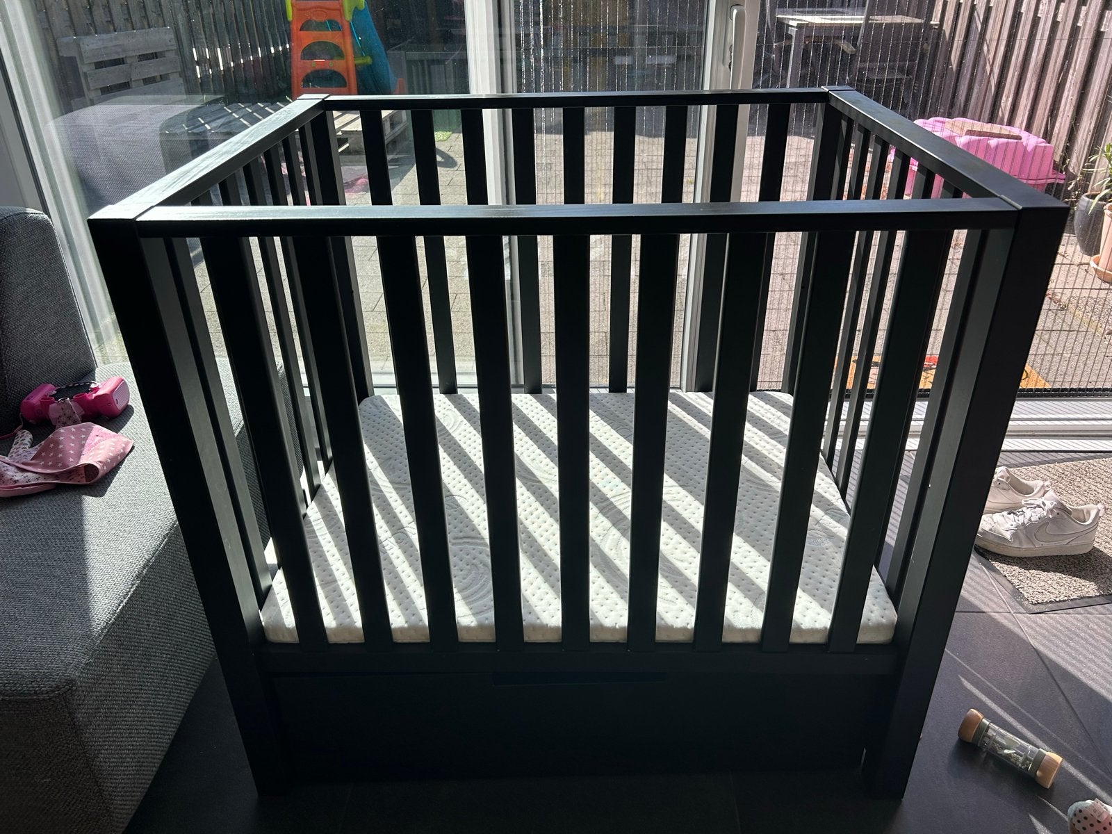 Europe Baby Mees Box met Lade en Matras Zwart, Kinderen en Baby's, Ophalen, Gebruikt, Lade