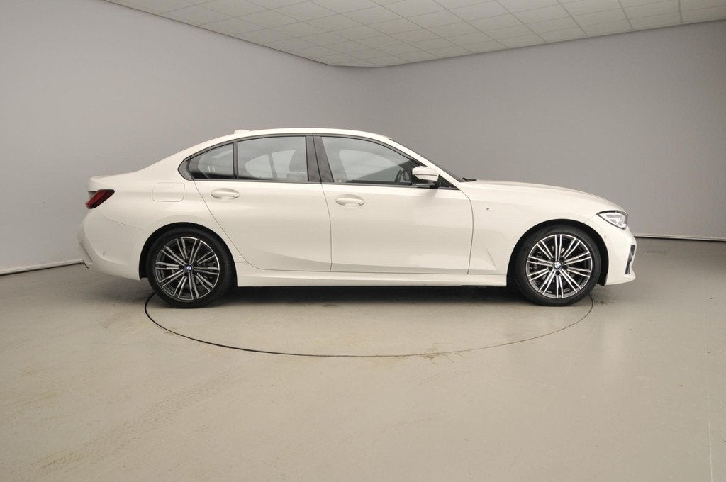 BMW 3 Serie Sedan 318i | M-Sportpakket | LED | Leder | Navig, Automaat, Gebruikt, Euro 6, 1465 kg