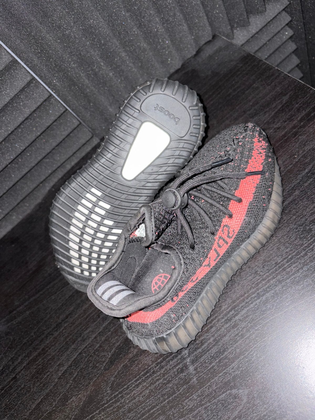 Adidas Yeezy Boost 350 V2 Core Black Red - Maat 31, Ophalen, Nieuw, Jongen of Meisje
