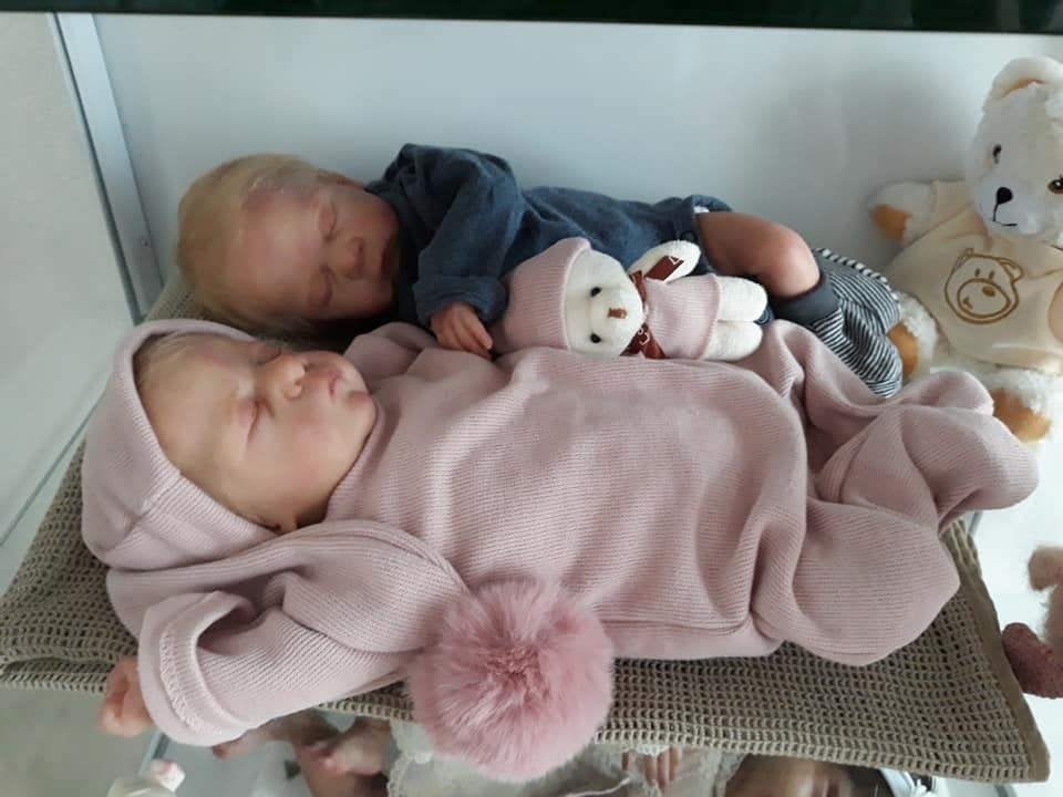 Reborn tweeling kleine baby's van Cassie Brace Pip en Pippie, Verzamelen, Ophalen of Verzenden, Zo goed als nieuw, Pop, Levensecht of Reborn