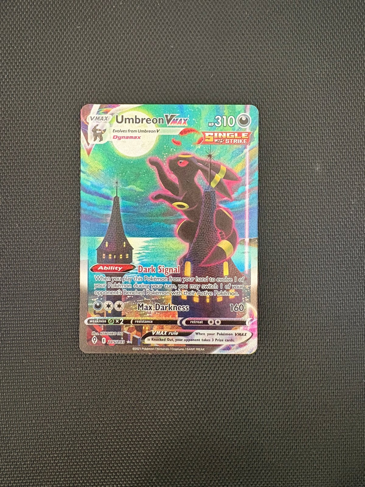 Umbreon Vmax 215/203 Evolving skies, Hobby en Vrije tijd, Verzamelkaartspellen | Pokémon, Ophalen of Verzenden, Zo goed als nieuw