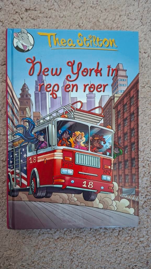 Te koop z.g.a.n boek New York in rep en roer, Ophalen of Verzenden, Zo goed als nieuw, Thea Stilton, Fictie algemeen