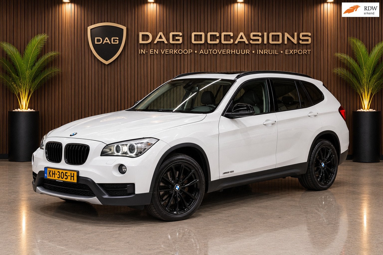 BMW X1 sDrive18i AUTOMAAT | PANO | NAVI | PDC, Auto's, Euro 5, 4 cilinders, Wit, Grijs