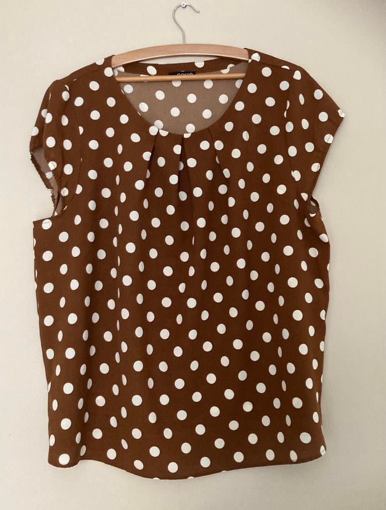 Norah cognac met witte stippen shirt 48, Kleding | Dames, Tops, Bruin, Maat 46/48 (XL) of groter, Ophalen of Verzenden, Korte mouw