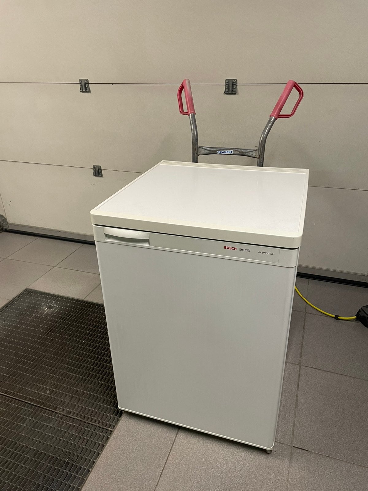 BOSCH EXCLUSIVE ECONOMIC KOELKAST MET VRIESVAK, Ophalen, 150 tot 200 liter, Minder dan 85 cm, Zo goed als nieuw