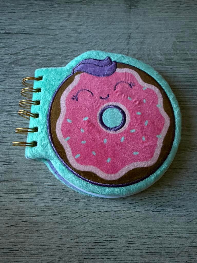 Leuke donut schrijf boekje., Ophalen of Verzenden, Zo goed als nieuw