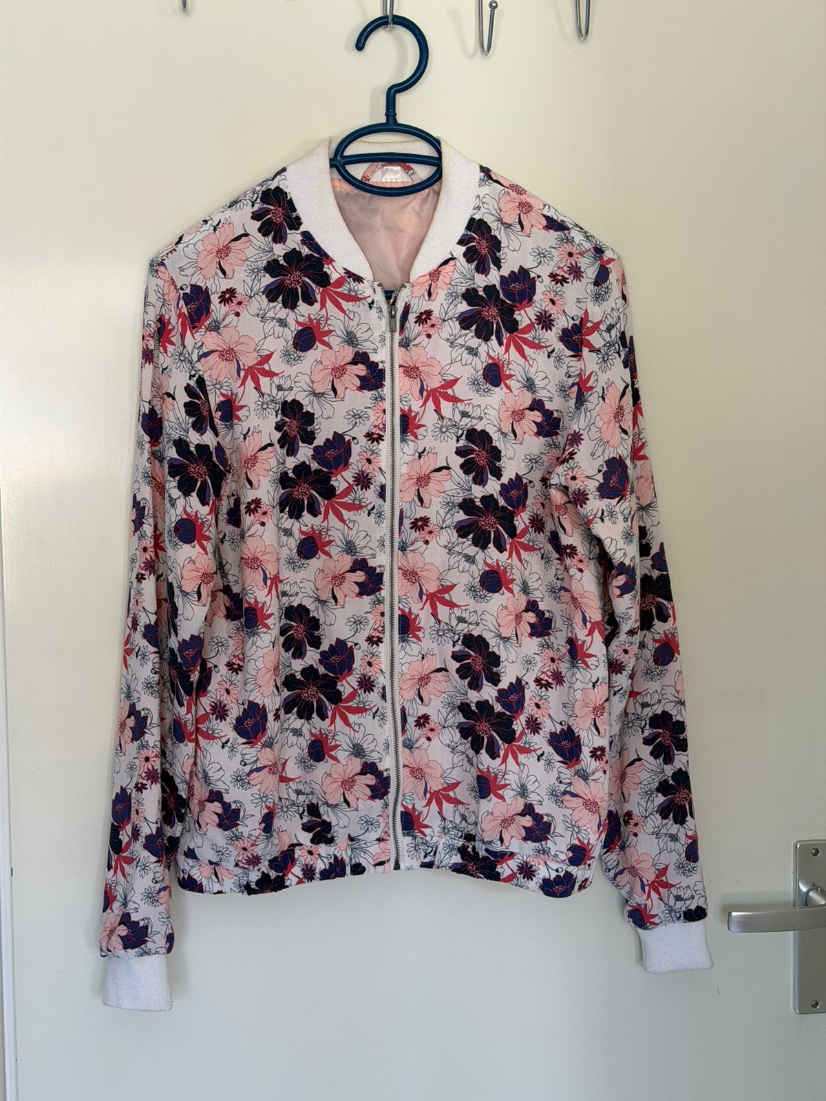 Bomber vest maat M, Kleding | Dames, Truien en Vesten, Ophalen of Verzenden, Zo goed als nieuw