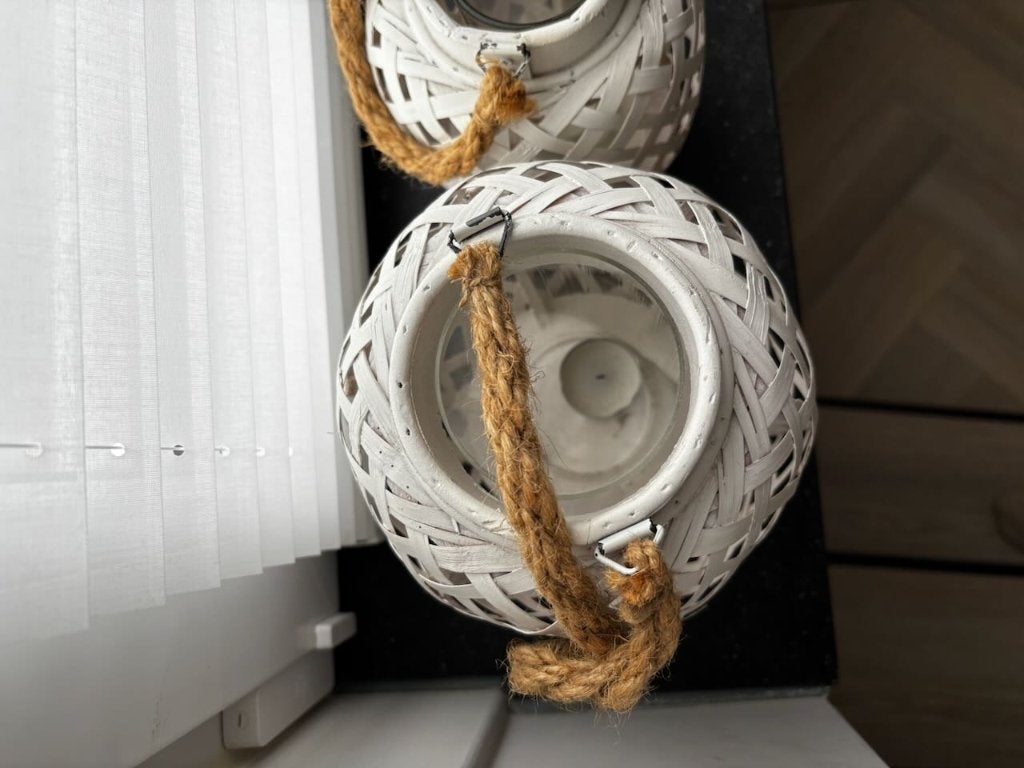 Witte Bamboe Lantaarns met Touw Handvat (Set van 2), Wit, Ophalen of Verzenden, Zo goed als nieuw, Hout