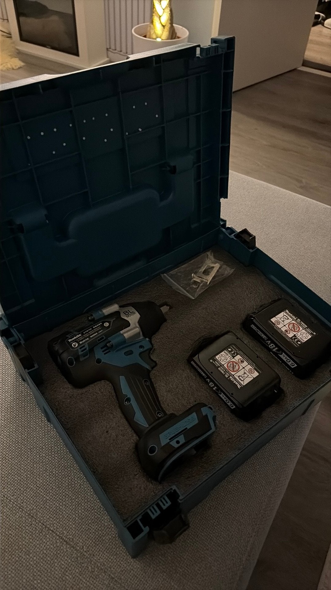 Makita Slagmoersleutel DTW700 18V 2x 6.0Ah Accu & Makpac, Ophalen, Nieuw