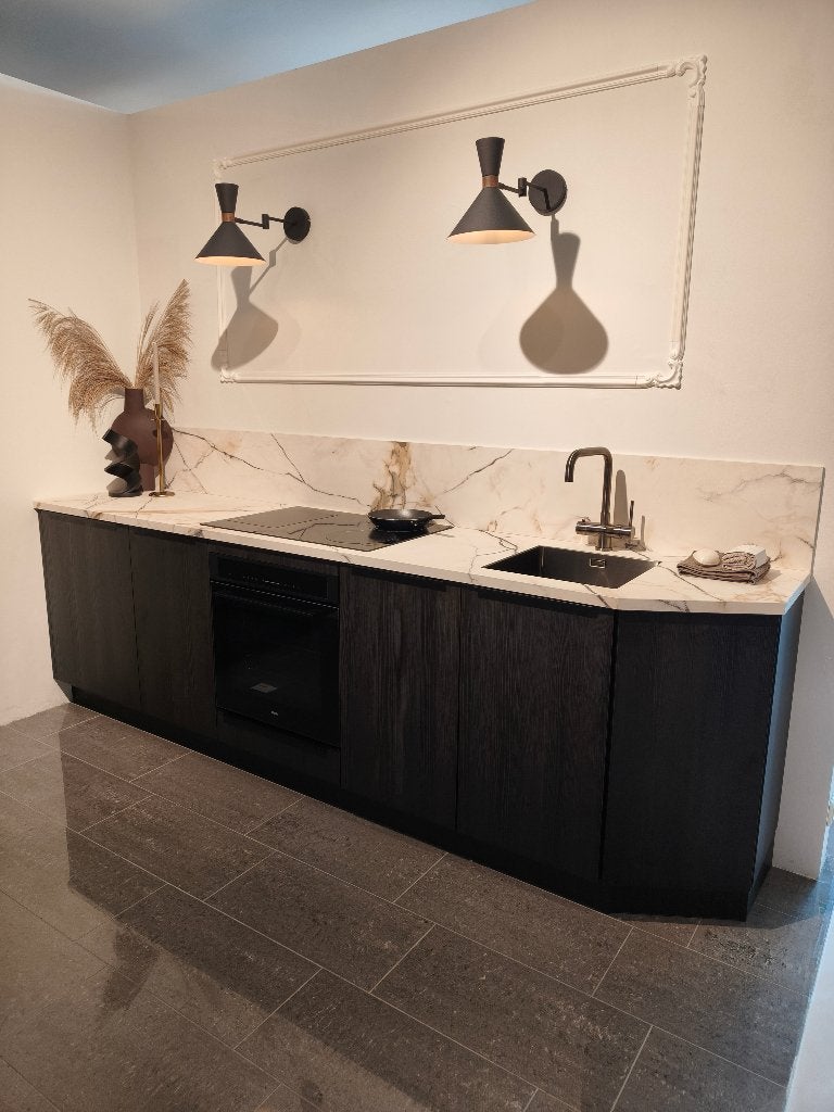 Espresso eiken showroom keuken, Ophalen, Bruin, Nieuw, Enkelwandige keuken