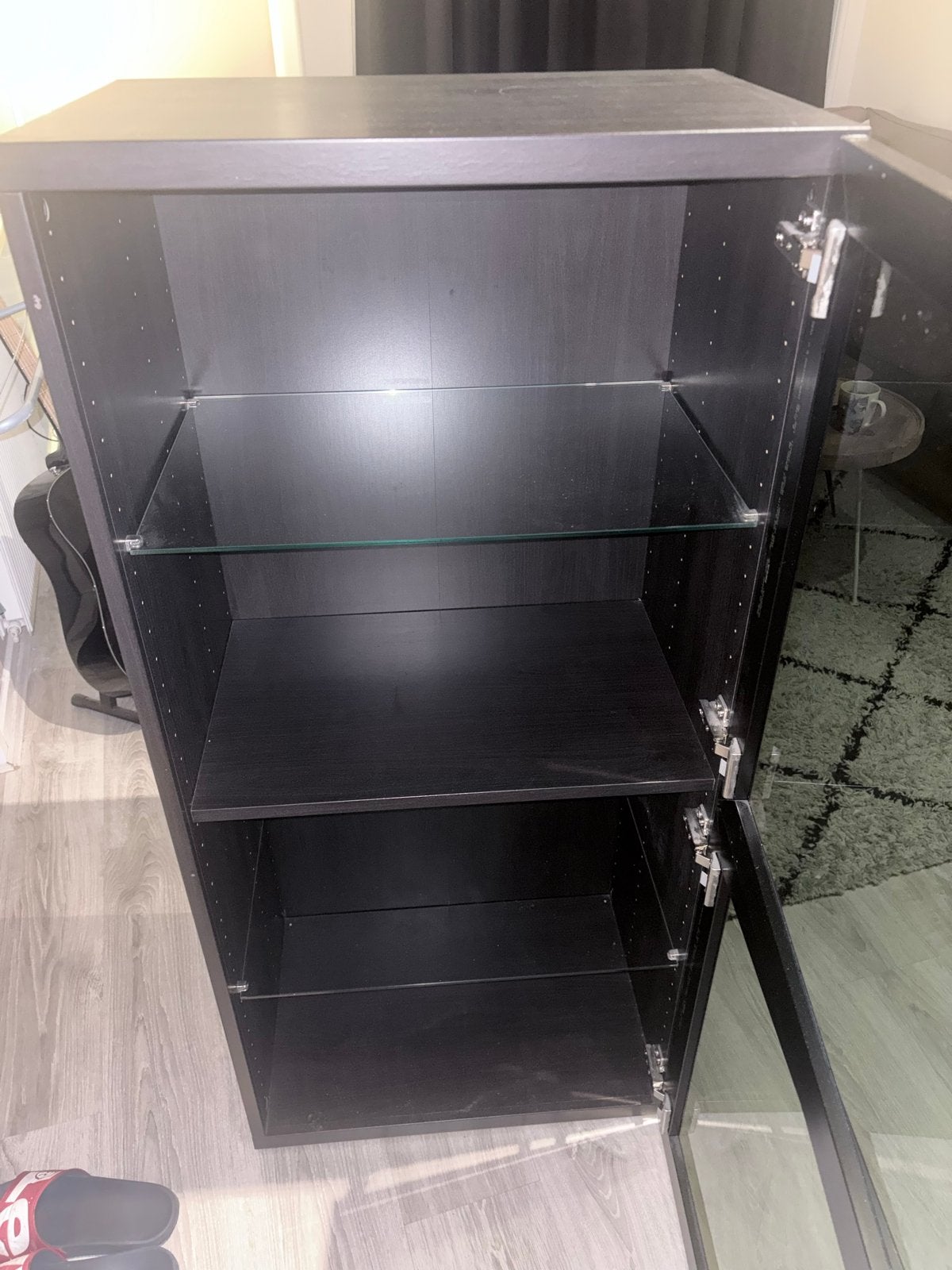 Zwarte vitrinekast met glazen planken (130x60x42cm), Ophalen, Gebruikt, 100 tot 150 cm, 50 tot 100 cm