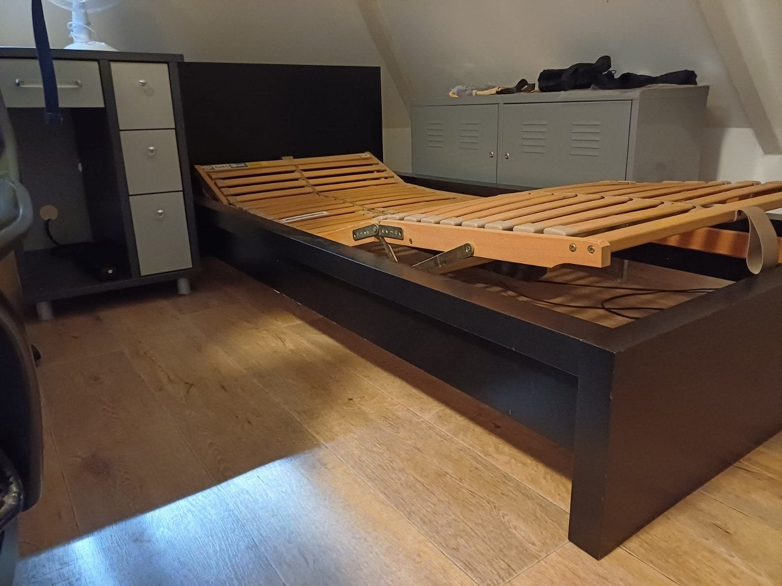 Zwart IKEA Malm bed met elektrische lattenbodem, Ophalen, 90 cm, Eenpersoons, Zwart