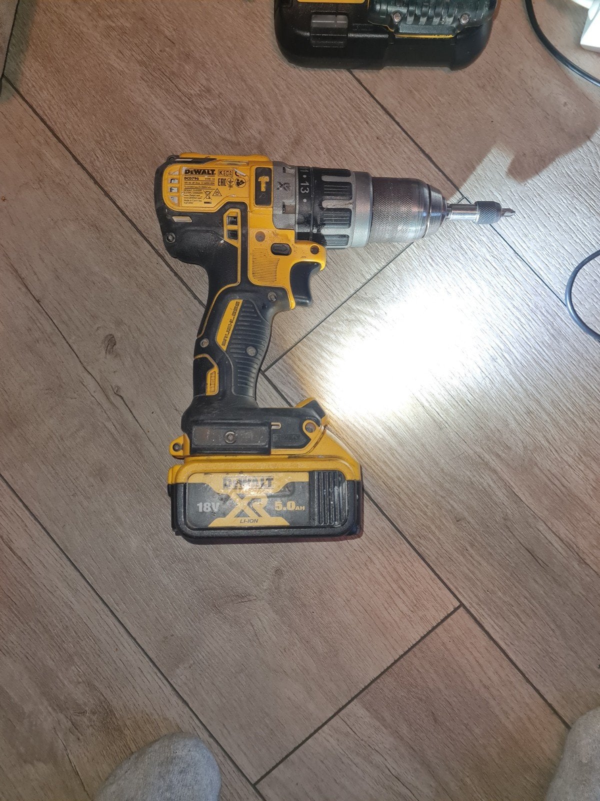 Dewalt 18V 5.0Ah Accu Klopboormachine met 2 Accu's, Ophalen of Verzenden, Gebruikt, Boor- en Schroefmachine, Klopboormechanisme