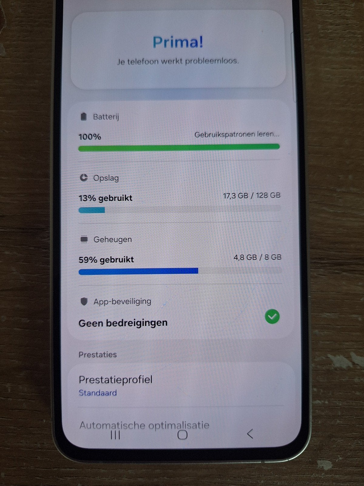 Foto 6 van Samsung Galaxy S24 FE 128GB Geel compleet met lader en hoes