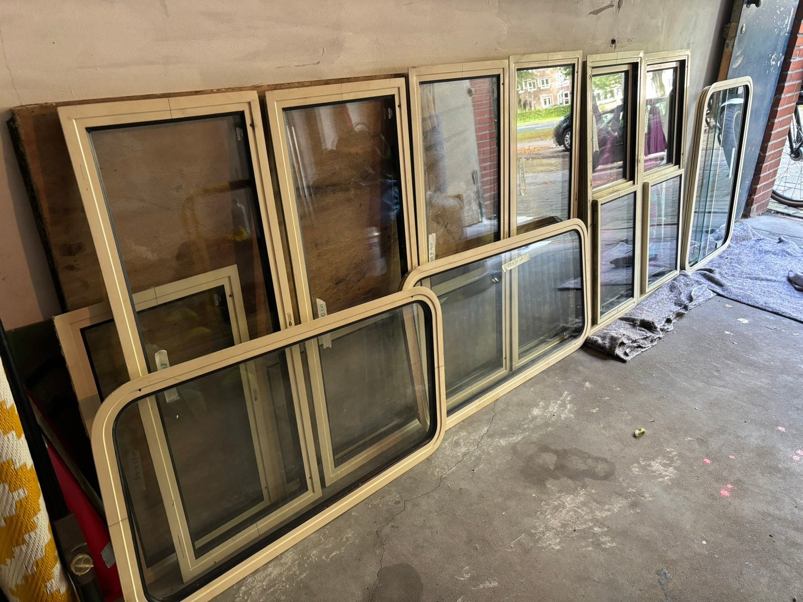 Partij aluminium scheepsramen (camper) dubbelglas, Ophalen, Raamkozijn, Aluminium, Zo goed als nieuw