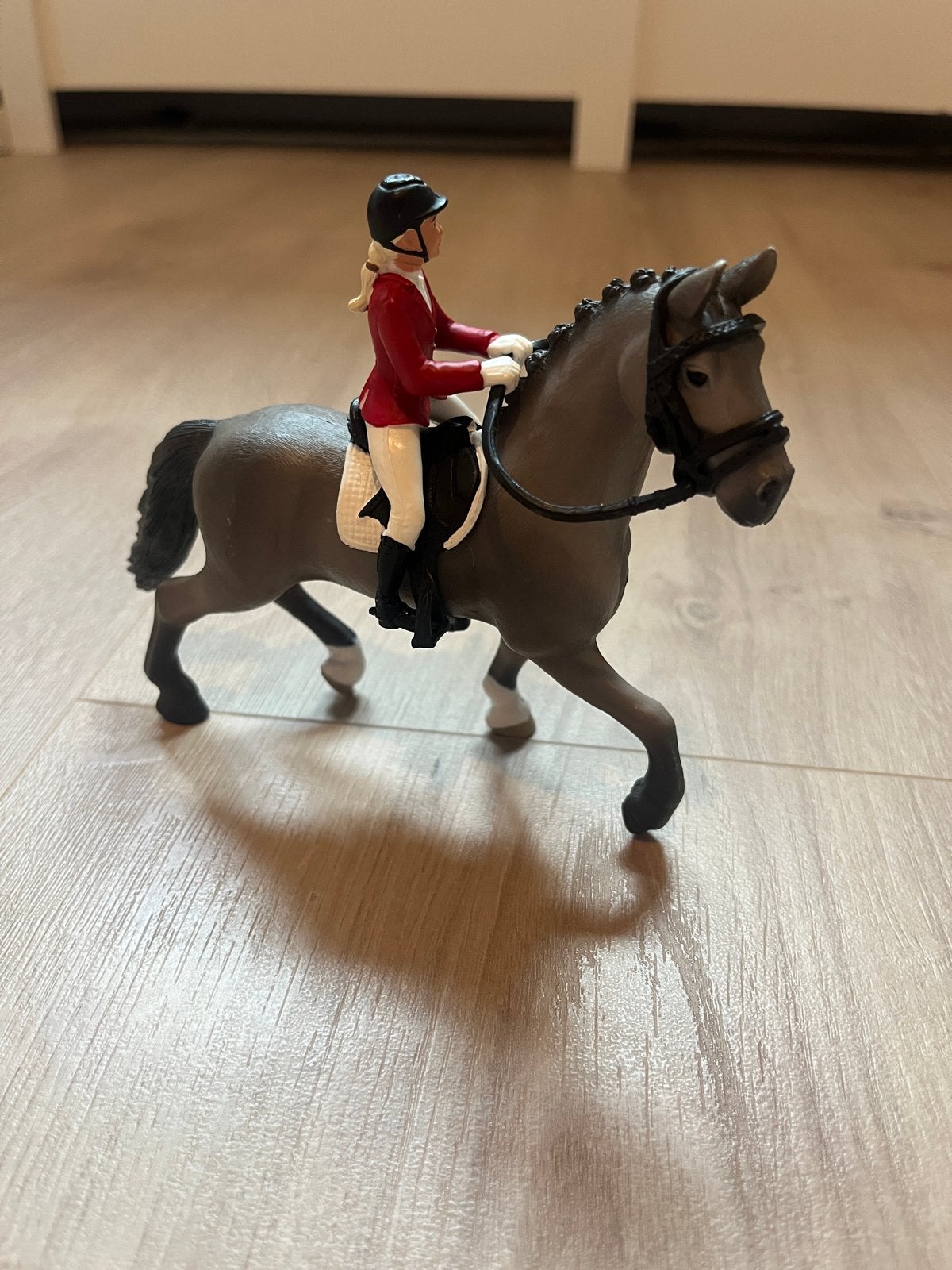 Schleich dressuurruiter met paard, Ophalen of Verzenden, Zo goed als nieuw