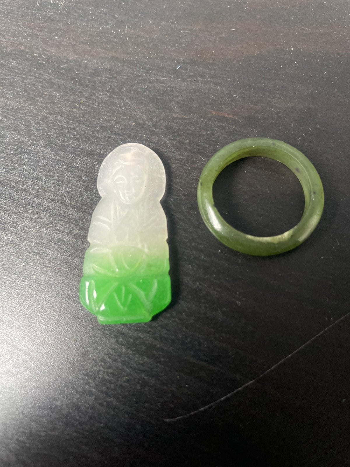 GEVRAAGD! Wie kan mij vertellen of dit jade is en de waarde., Ophalen of Verzenden, Zo goed als nieuw