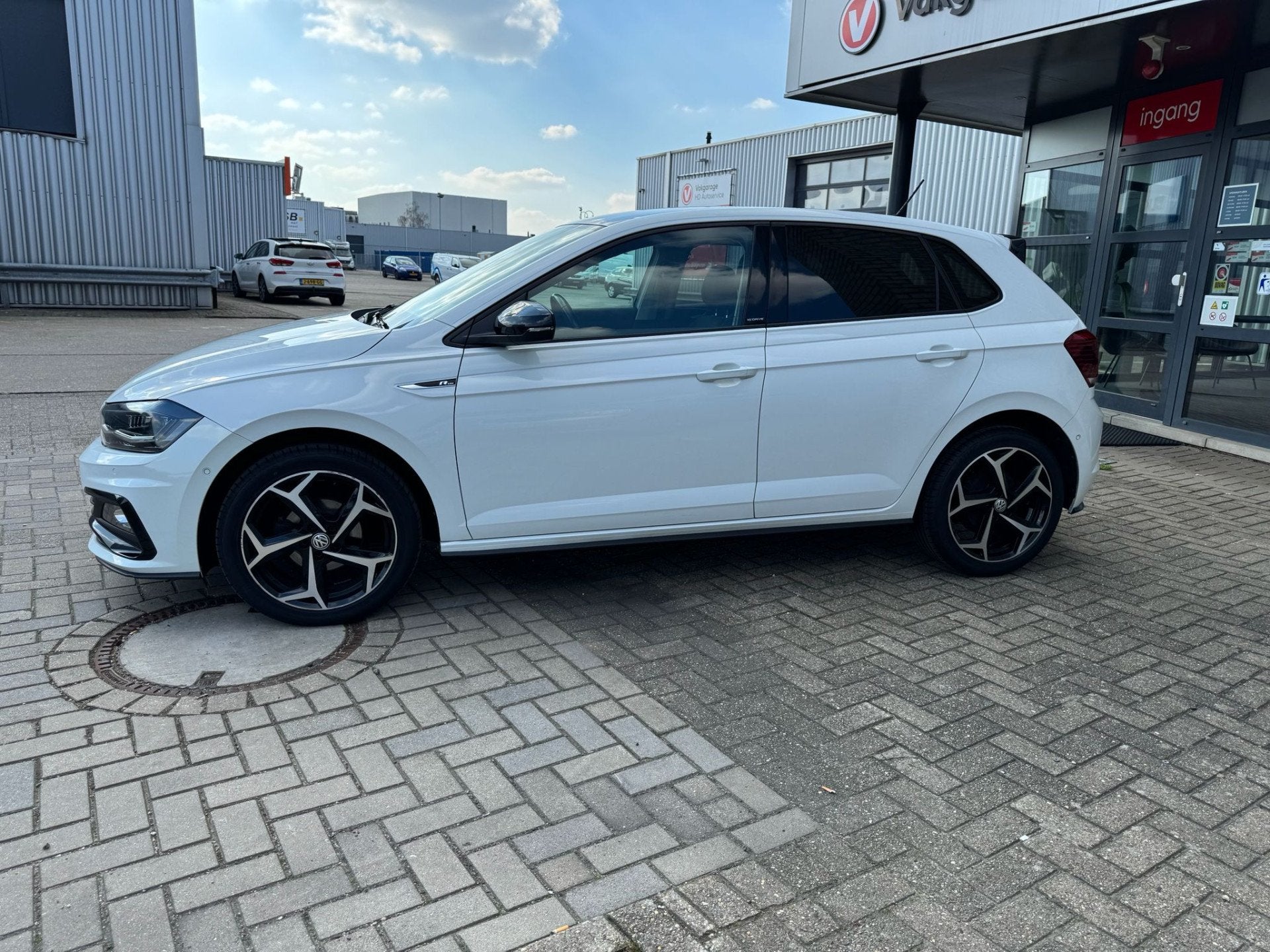 Volkswagen Polo 1.0 TSI 95 PK DSG ( 2020 ) R line, Auto's, Stof, Gebruikt, Euro 6, Wit