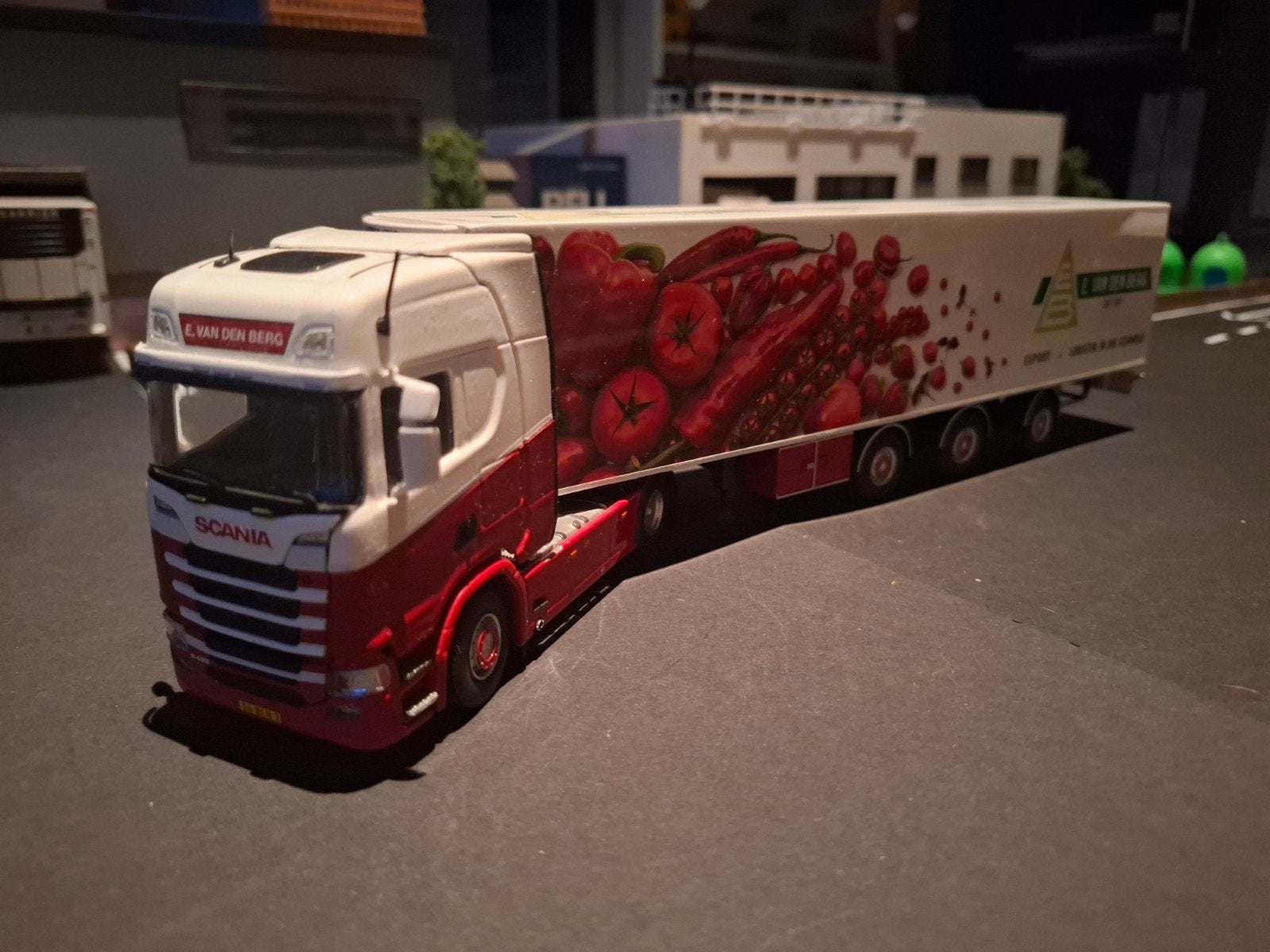 E van den Berg, Ophalen of Verzenden, Nieuw, Bus of Vrachtwagen, Tekno