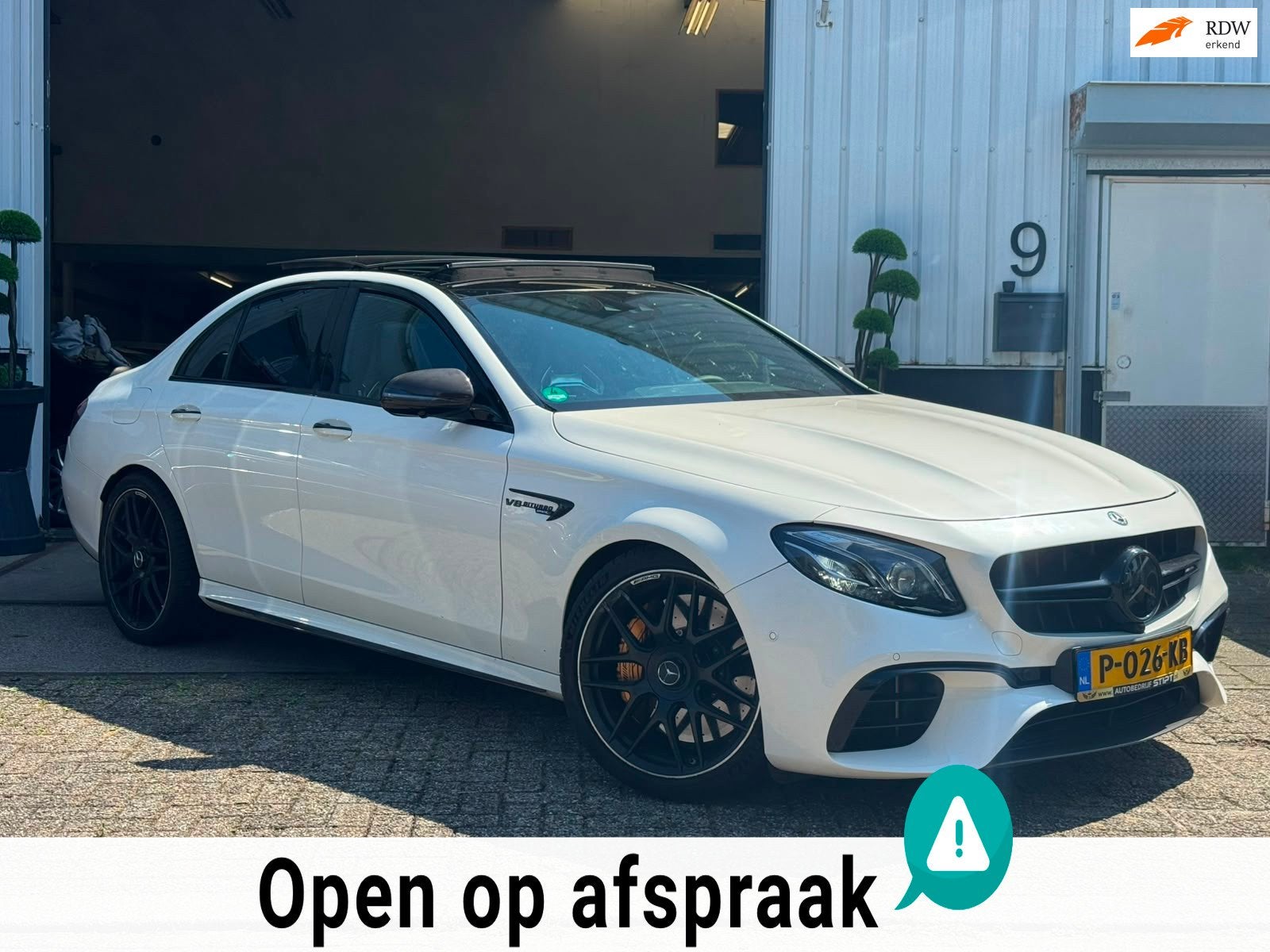 Mercedes-Benz E-klasse AMG 63 S 4MATIC|KERAMISCH|SCHAAL|PANO, Auto's, Gebruikt, Wit, Vierwielaandrijving, 129 €/maand