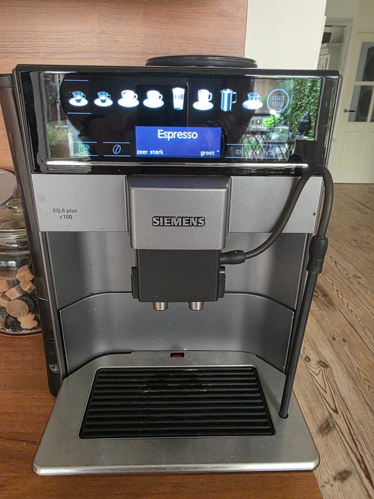 Siemens EQ6 plus s100 volautomatische espressomachine, Gebruikt, Espresso apparaat, 10 kopjes of meer, Afneembaar waterreservoir