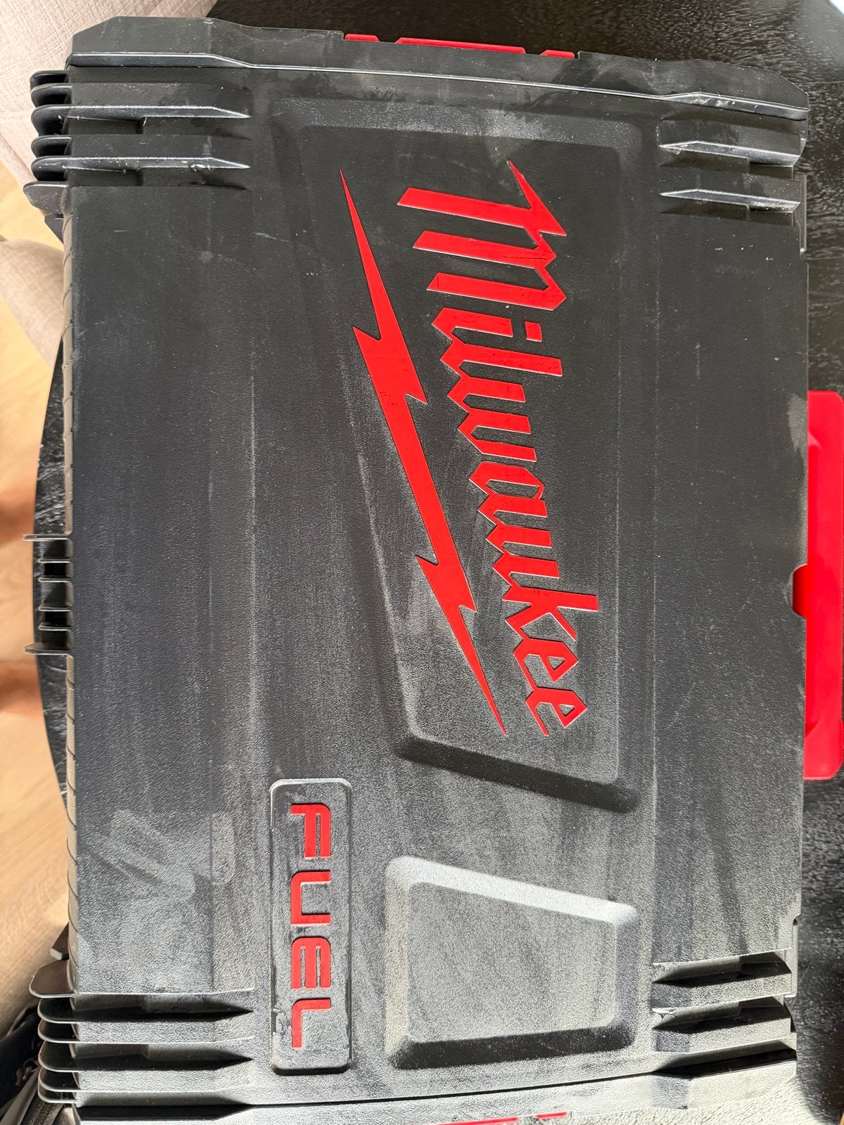 Milwaukee M18 FUEL Slagmoersleutel met 5.0 Ah accu en lader, Doe-het-zelf en Verbouw, Gereedschap | Overige machines, Ophalen of Verzenden