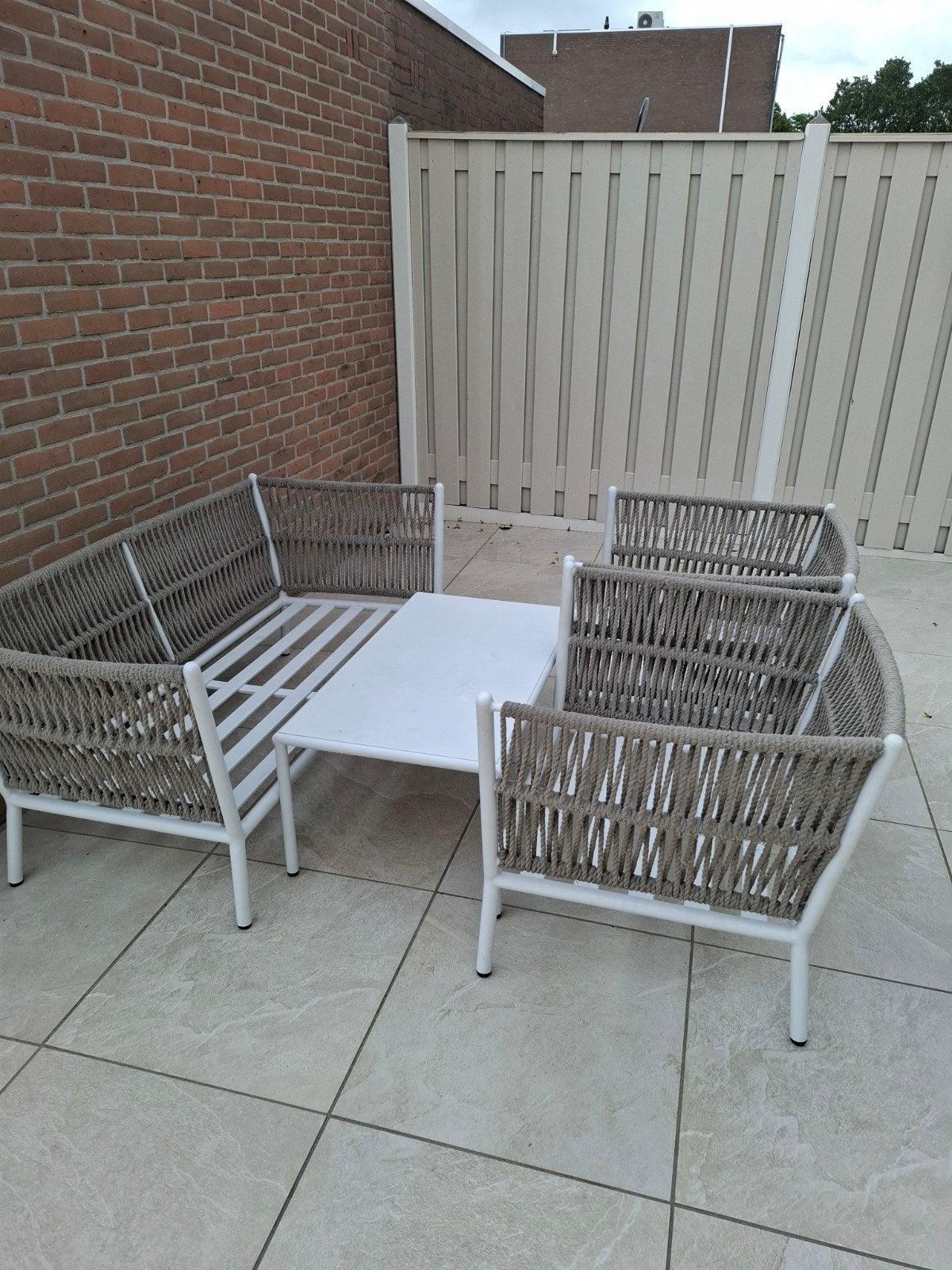 Moderne loungeset met tafel en comfortabele kussens, Tuin en Terras, Ophalen, 4 zitplaatsen, Gebruikt, Bank