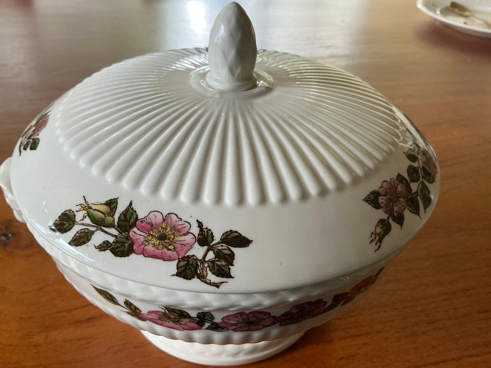 Wegdwood briar rose dekschaaltje, Verzenden, Vintage, Wedgwood, Porselein