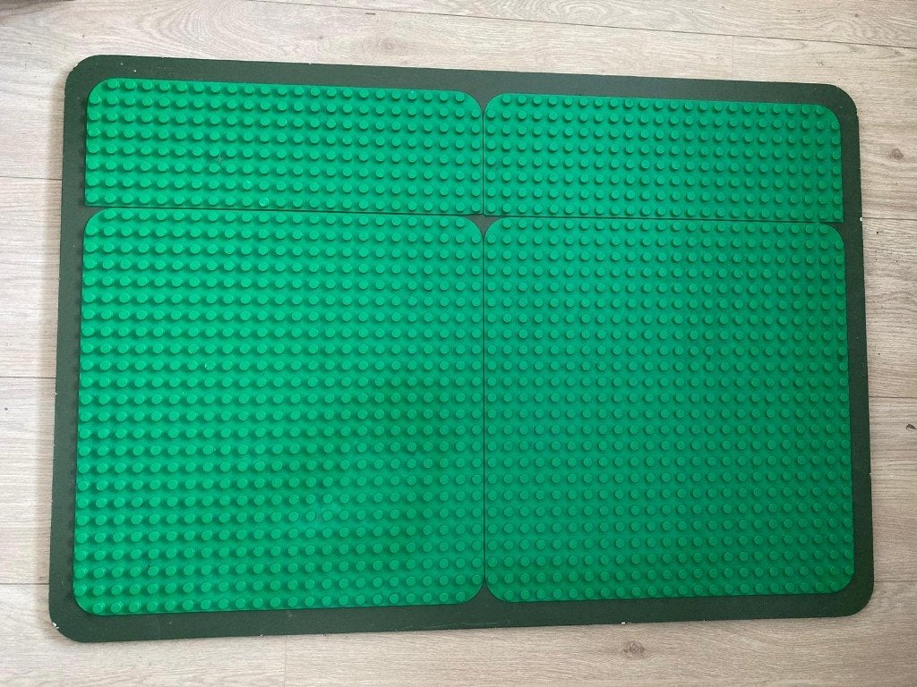 Duplo: grote ondergrondplaat + 2-zijdige verkeersmat, Ophalen, Inclusief minifiguren, Zo goed als nieuw, Duplo