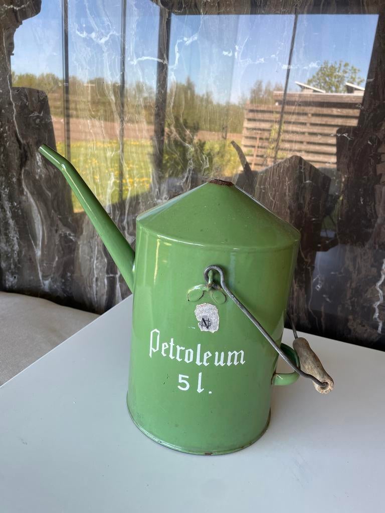 Oude petroleum emaille kan - 5 liter, Ophalen