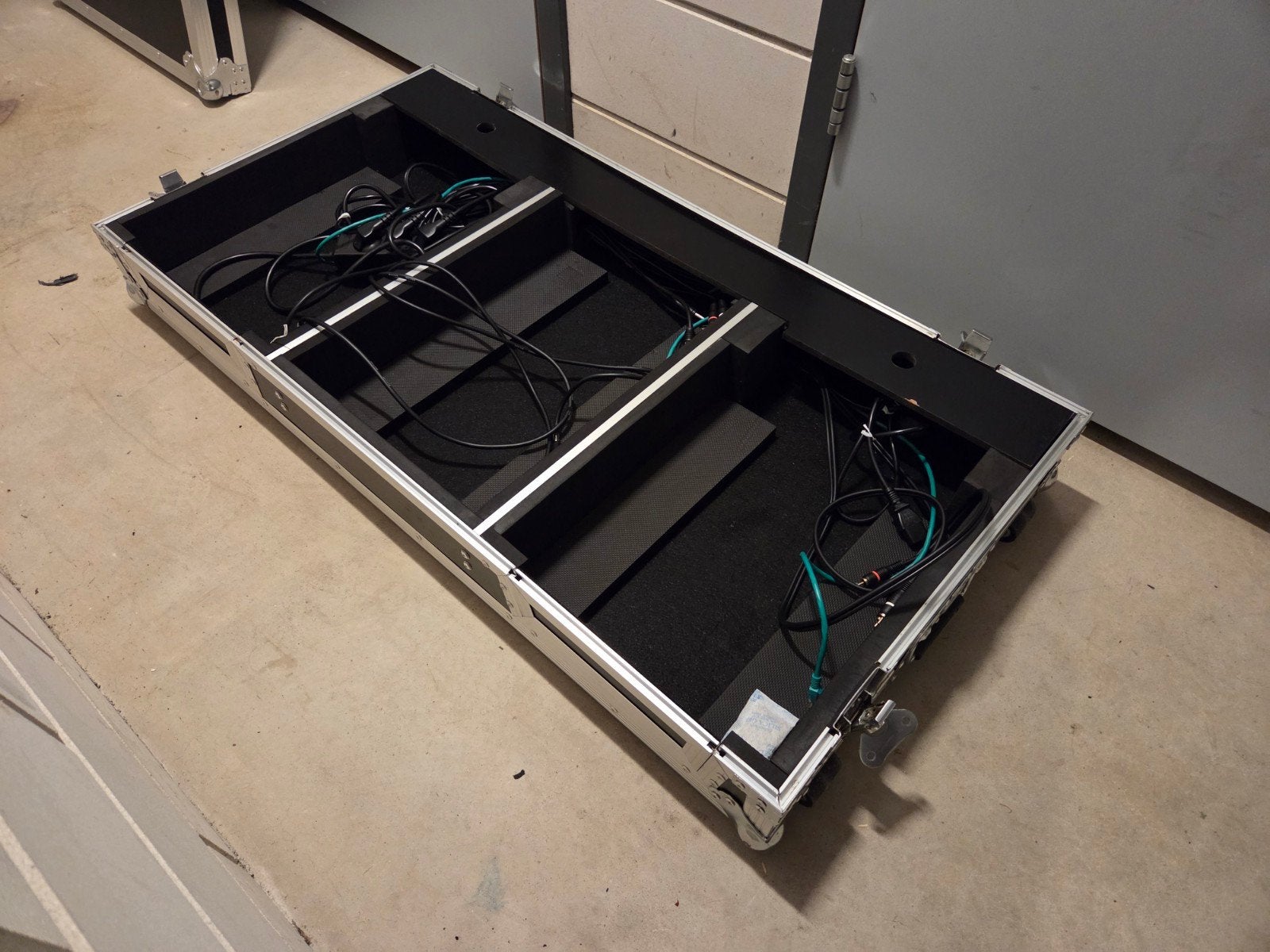 Magma flightcase voor 2x mediaplayer en mixer (multi format), Ophalen, Gebruikt, Overige instrumenten, Flightcase