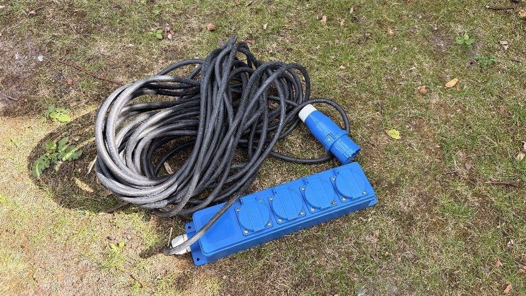 CEE-stekker 20 meter met 4 stopcontacten, Caravans en Kamperen, Ophalen, Gebruikt