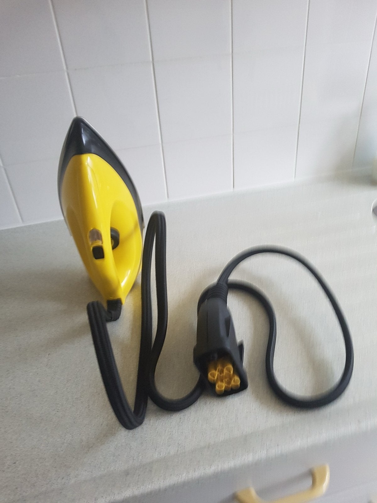 Kärcher Stoomstrijkijzer - 700 Watt, Geel, Ophalen of Verzenden, Nieuw, Strijkijzer met snoer