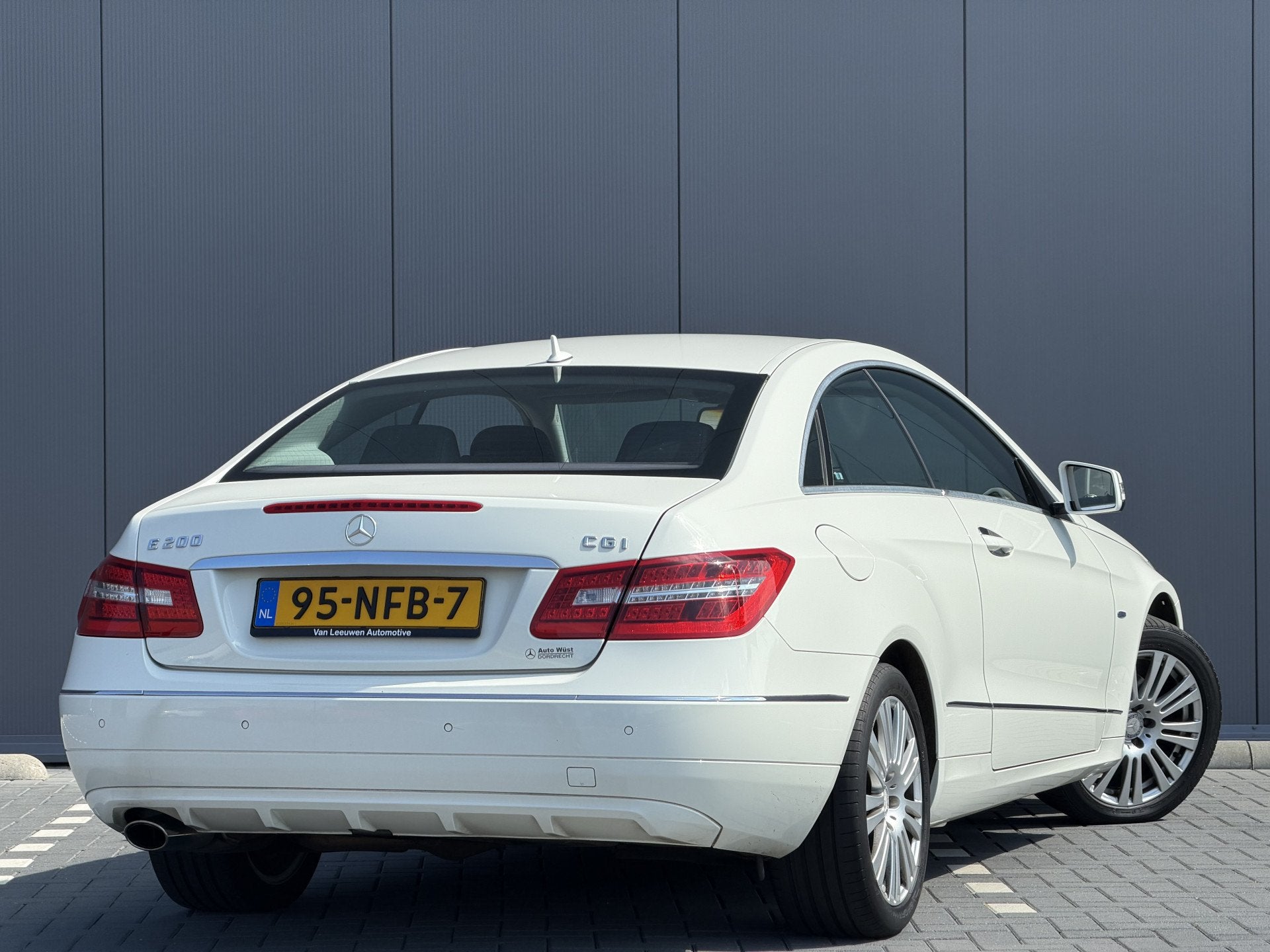 Mercedes-Benz E-Klasse Coupé 200 CGI Elegance | RIJKLAAR |, Auto's, Euro 5, Achterwielaandrijving, Zwart, 4 cilinders