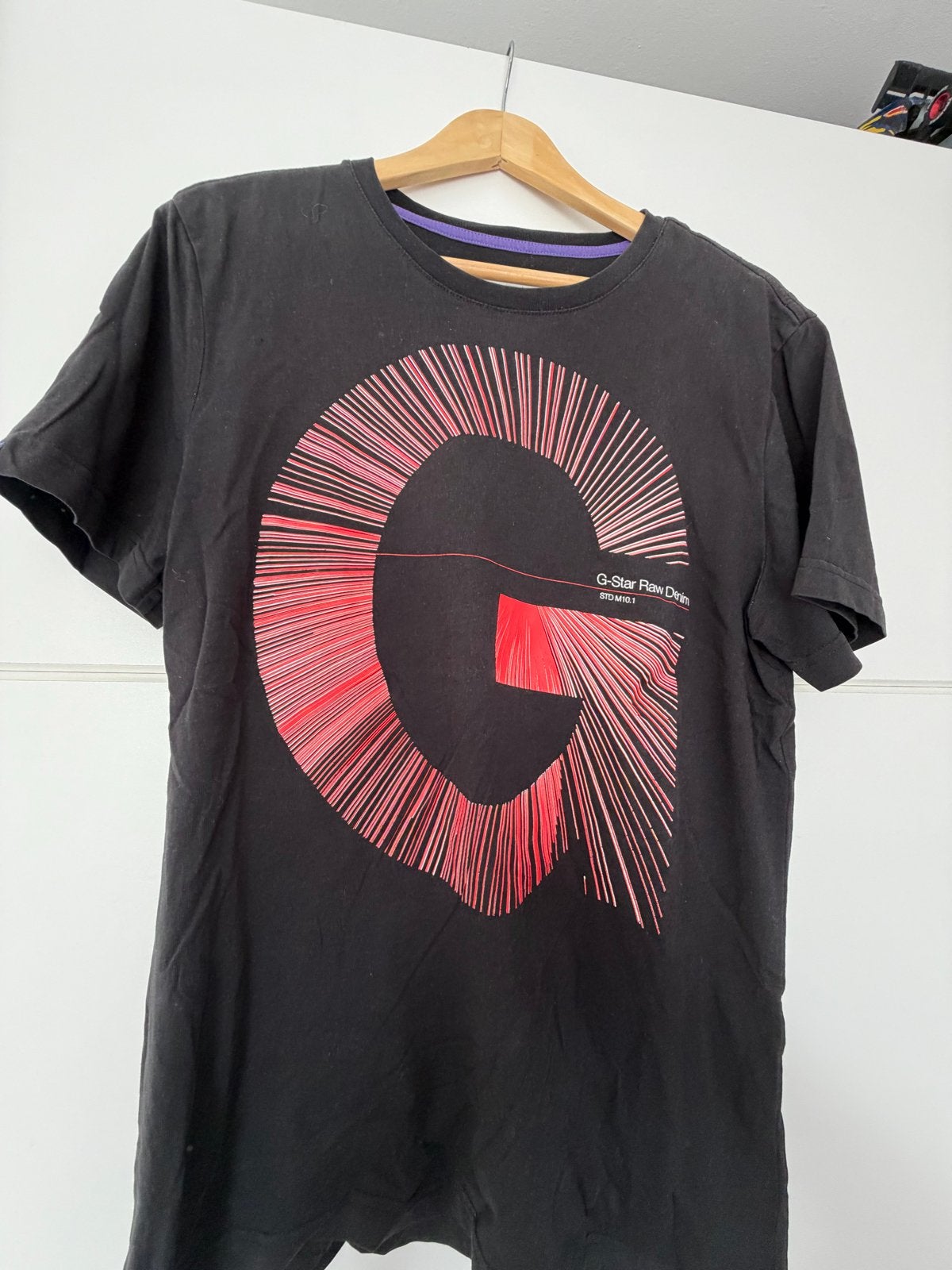 G-Star Raw T-shirt Zwart met Rode Print Maat L, Ophalen of Verzenden, Zo goed als nieuw, Maat 52/54 (L), Zwart