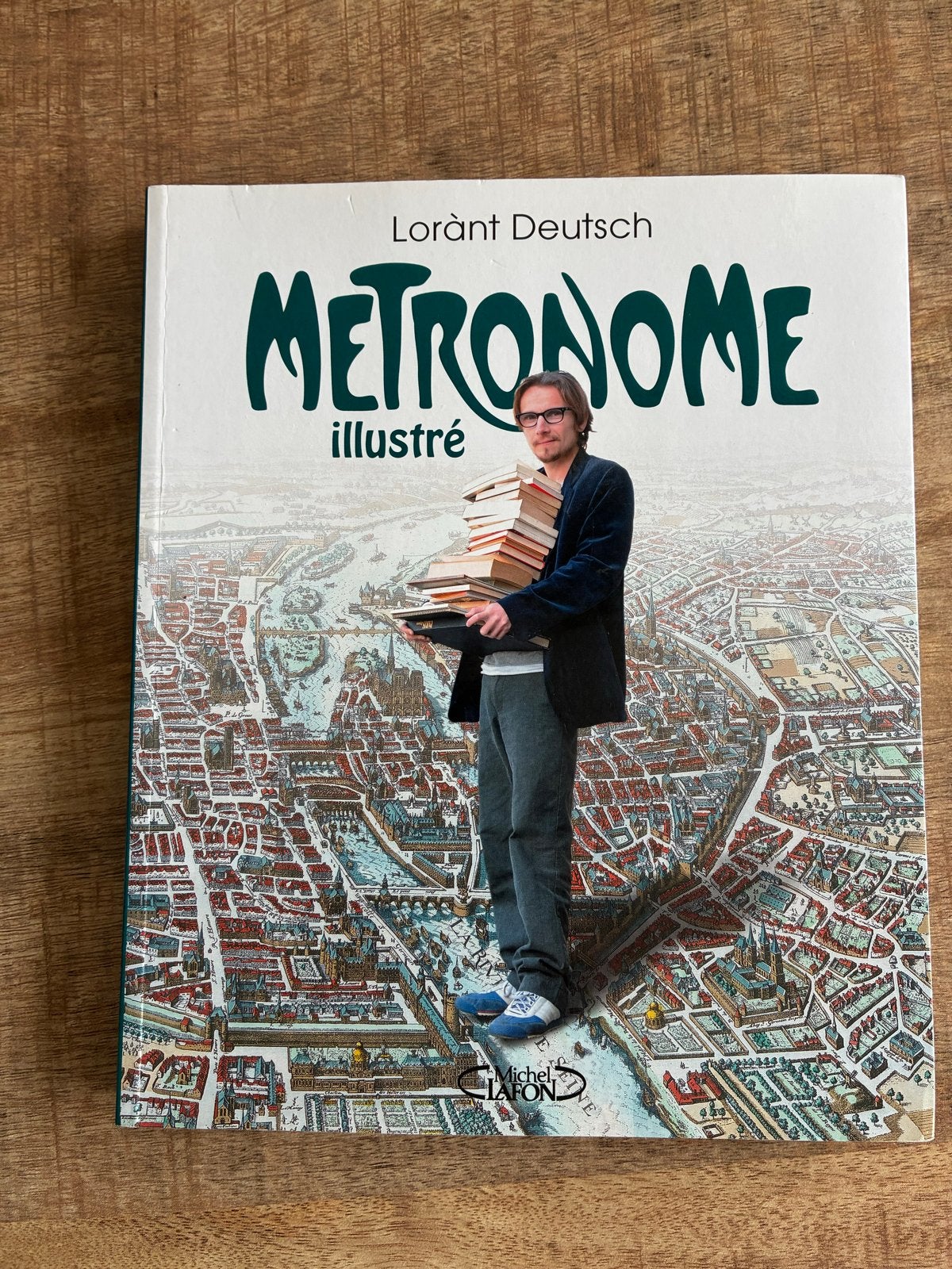 Metronome Illustré - Lorànt Deutsch - Parijs, Boeken, Overige merken, Europa, Ophalen of Verzenden, Zo goed als nieuw