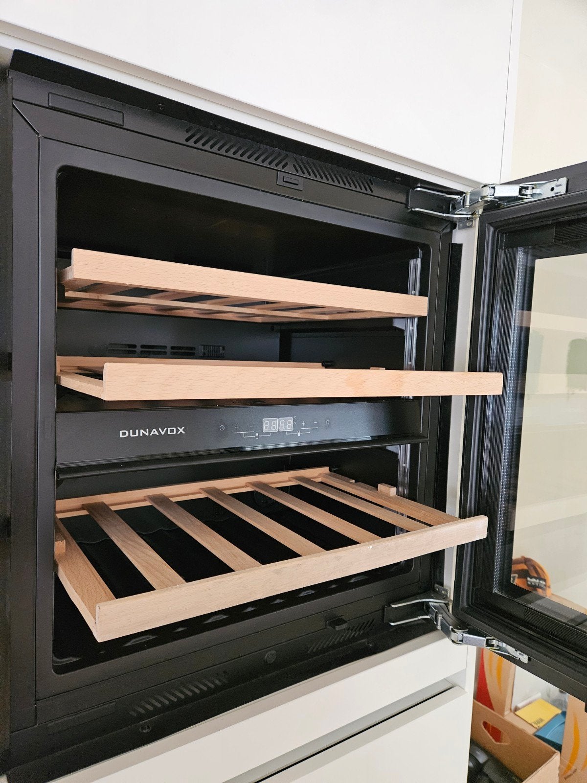 Dunavox DAB-25.62DB.TO Inbouw Wijnklimaatkast, Ophalen, Zonder vriesvak, Minder dan 85 cm, 45 tot 60 cm