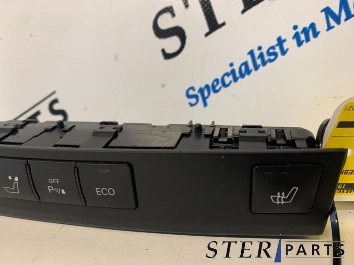 Stoelverwarmings Schakelaar van een Mercedes E-Klasse, Auto-onderdelen, Interieur en Bekleding, Gebruikt, -, Ophalen of Verzenden
