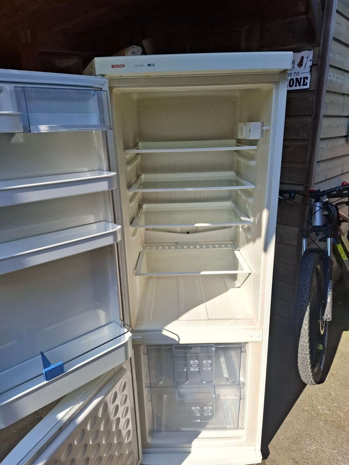Foto 7 van Bosch Koel-vriescombinatie KGV24320/01 - geen groentelade