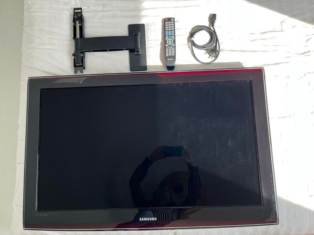 Samsung 40 inch LCD TV + Vogel’s wall mount, Gebruikt, 100 Hz, Samsung, Full HD (1080p)