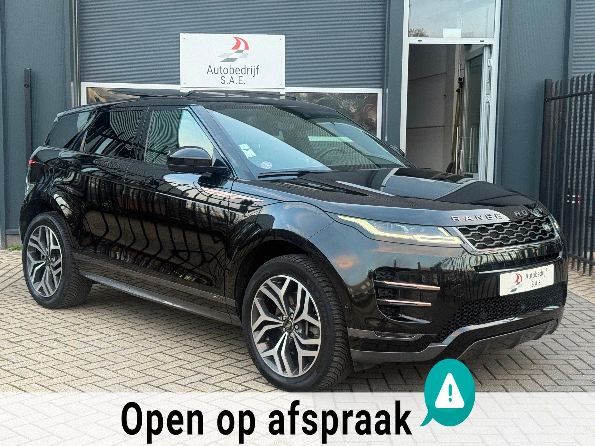 Land Rover Range Rover Evoque 1.5 P300e R-Dynamic SE PANO 36, Auto's, Automaat, 309 pk, Euro 6, Zwart