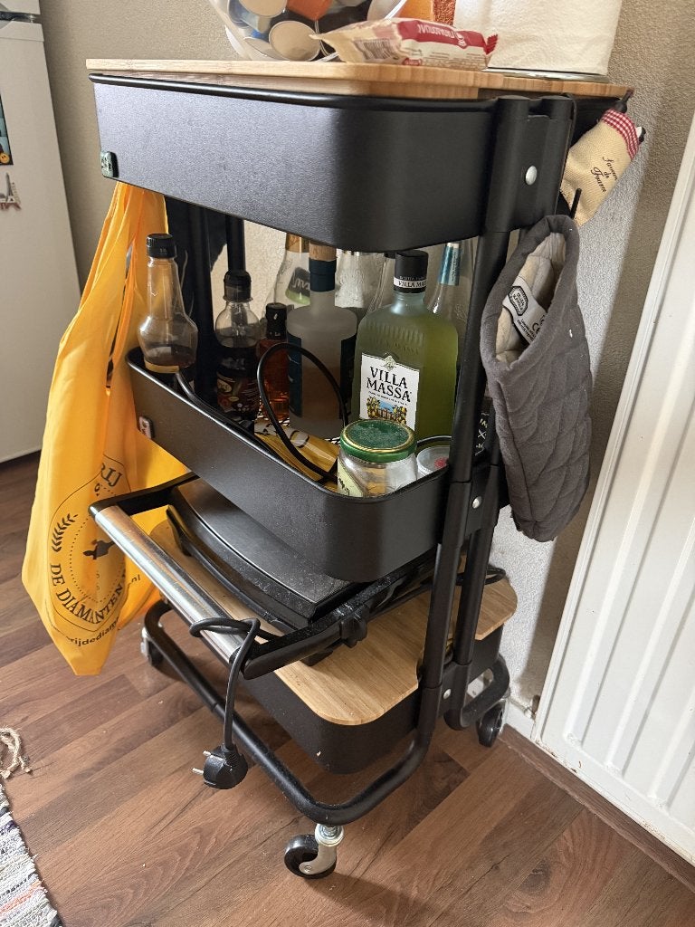 IKEA RÅSKOG trolley zwart + 2 HÖGSMA bamboe snijplanken, Ophalen, Zo goed als nieuw