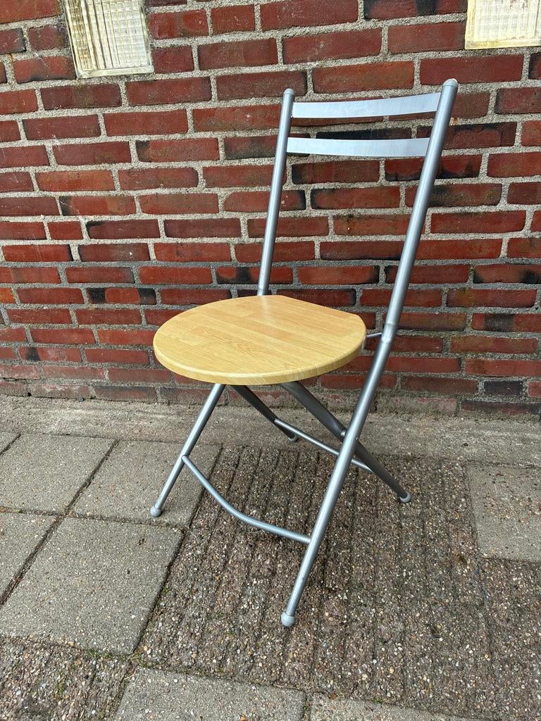 Inklapbare stoel met houten zitting, Huis en Inrichting, Stoelen, Ophalen, Gebruikt, Overige kleuren, Eén