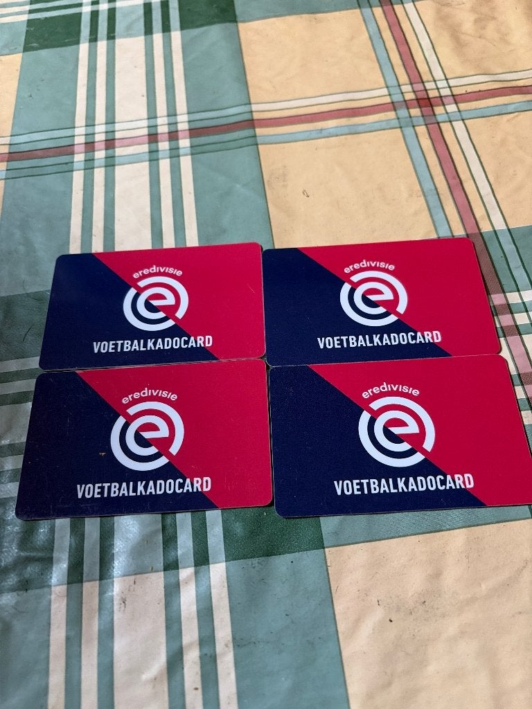 4 x Eredivisie Voetbalkadocard t.w.v. €50. Alle 4 voor €140, Tickets en Kaartjes, Overige typen, Drie personen of meer, Mei