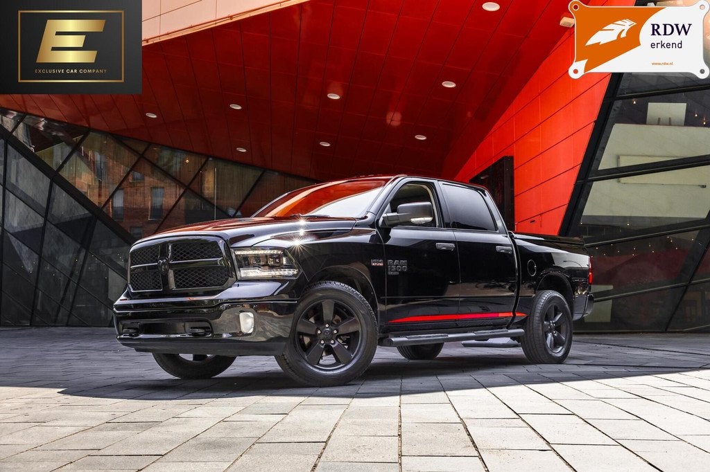 Dodge Ram 1500 4X4 5.7 V8 4x4 Crew Cab | LPG | Alpine | Pano, Automaat, Gebruikt, 5654 cc, Zwart